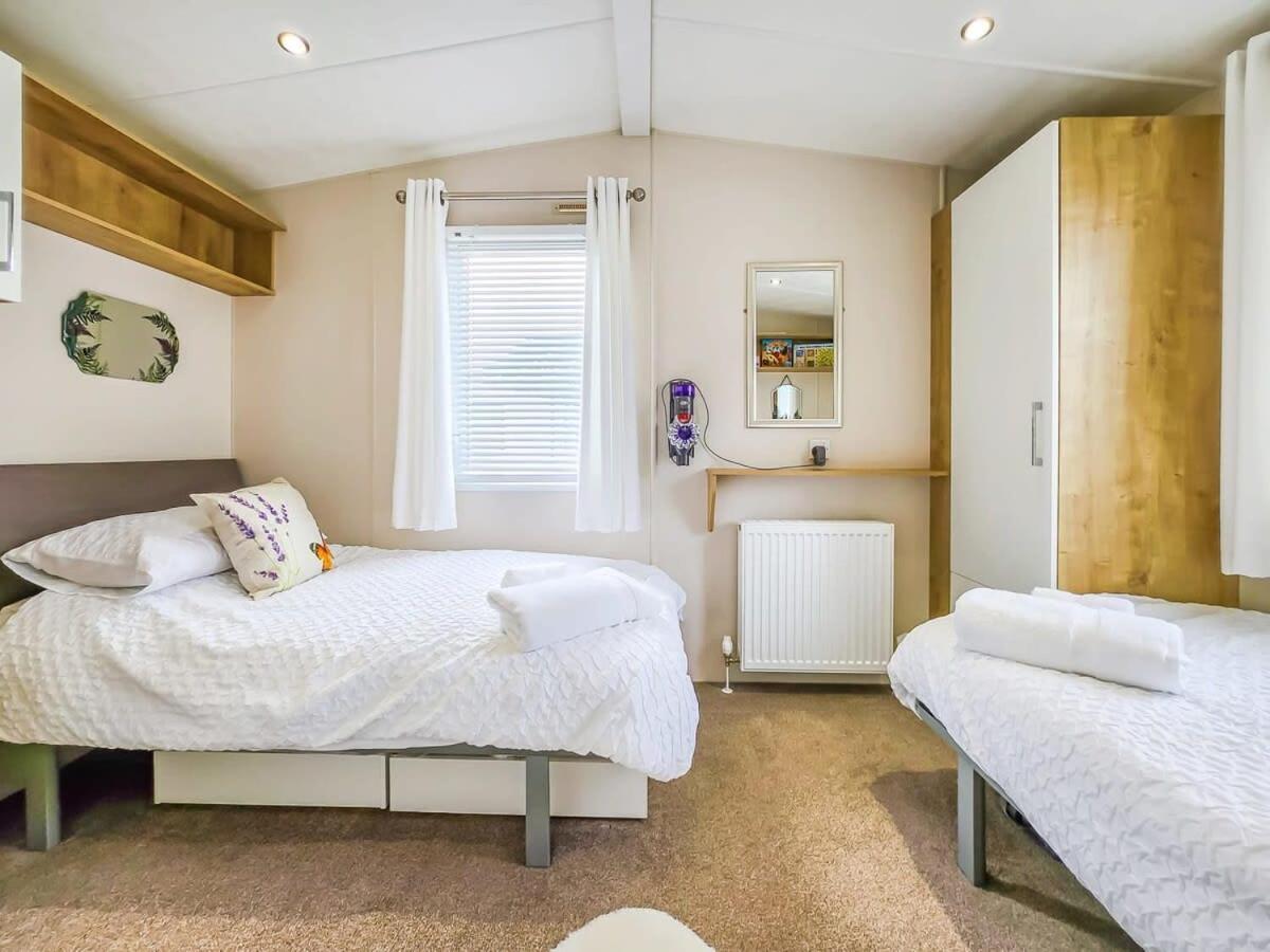 Escape To Paradise At Pevensey Bay Holiday Park 13 Woodland Walk 빌라 외부 사진