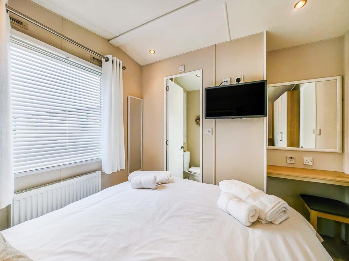 Escape To Paradise At Pevensey Bay Holiday Park 13 Woodland Walk 빌라 외부 사진