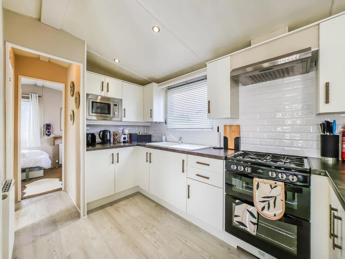 Escape To Paradise At Pevensey Bay Holiday Park 13 Woodland Walk 빌라 외부 사진