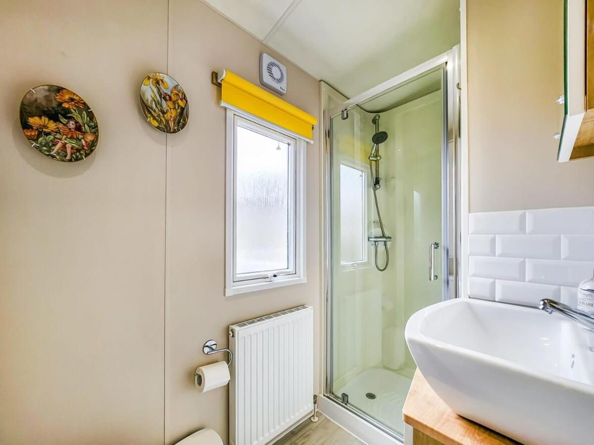 Escape To Paradise At Pevensey Bay Holiday Park 13 Woodland Walk 빌라 외부 사진